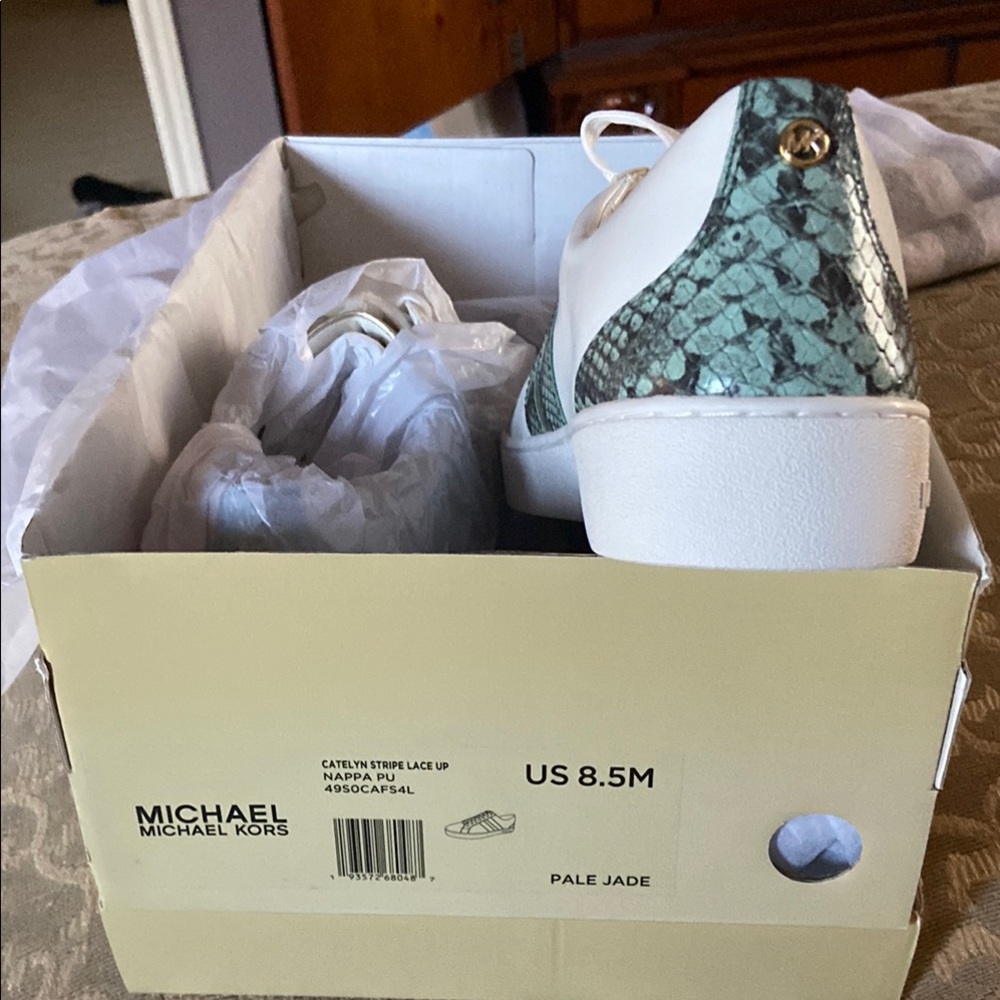 Michael Kors White and Green Sneakers with Stylish Design - Picture 2 of 6